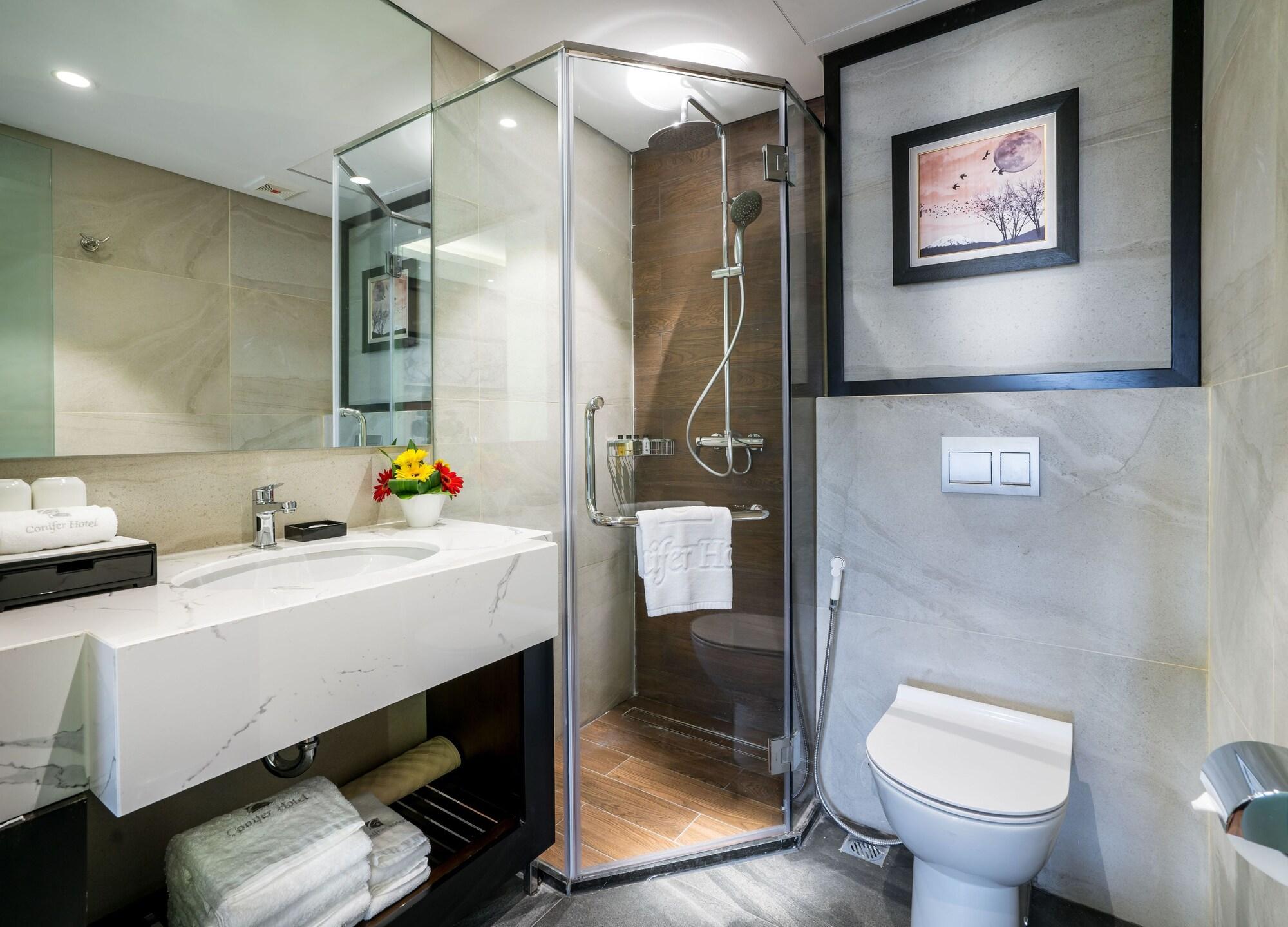 Conifer Grand Hotel Hanoi Bagian luar foto